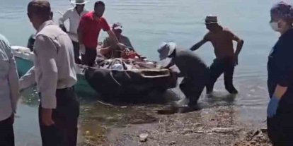 Siirt’te bahçede fenalaşan hasta, tekneyle ambulansa ulaştırıldı
