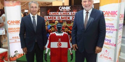 Canikli kadınlar A Milli Takım’a destek için ilmek ilmek örüp sergiledi