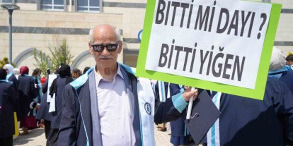 Bayburt’ta azmin hikâyesi: 71 yaşında başladığı üniversiteden 75 yaşında mezun oldu