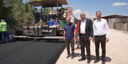 Kahta Belediyesi yılın ilk asfalt serimini gerçekleştirdi