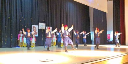 Miniklerin halk oyunları geceleri beğeni topladı