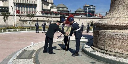 Jandarma Genel Komutanlığı’nın 187’nci kuruluş yıl dönümünde Taksim Cumhuriyet Anıtı’na çelenk bırakıldı
