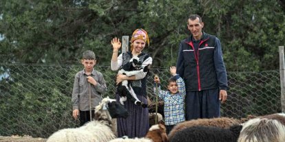 Mersin’de bir koyun alamayan aile sürü sahibi oldu