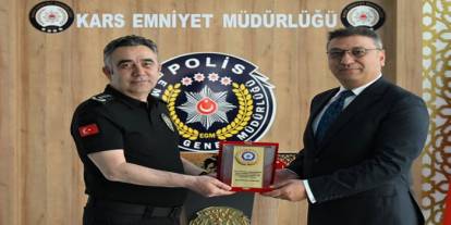Kars Emniyeti'nde plaket takdim töreni