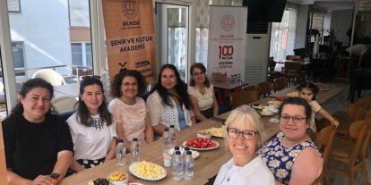 Öğretmenlere  "Peynir-Zeytin-Ekmek Tadım Etkinliği"