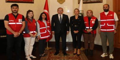 Kızılay Kars Yönetimi ve Gönüllülerinden Kars Valisi Ziya Polat’a Ziyaret