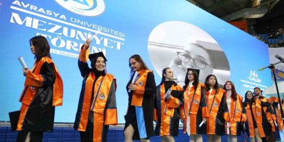 Avrasya Üniversitesi’nde mezuniyet coşkusu