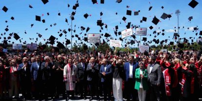 Kastamonu Üniversitesi’nde 4 binden fazla öğrenci mezuniyet coşkusu yaşadı