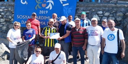 Çatalağzı Ömerağzı Sahili’nde geniş katılımlı temizlik seferberliği