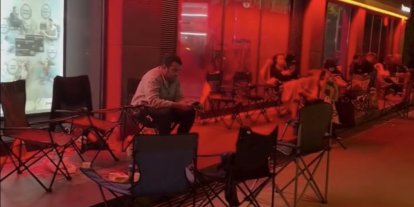 Çanakkale’de kurasız TOKİ satışı için geceden kamp sandalyeleriyle beklediler