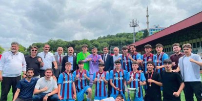 Araklı Saffet Çebi Lisesi’nin şampiyonluk sevinci