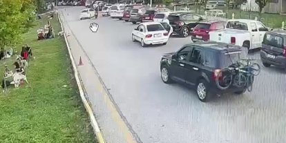 Otomobil ile motosiklet çarpıştı
