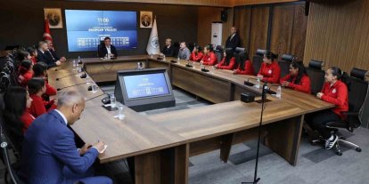 Vali Aydoğdu, Türkiye Şampiyonası’na hazırlanan futsal takımını ağırladı