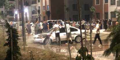 Park halindeki otomobil alev aldı