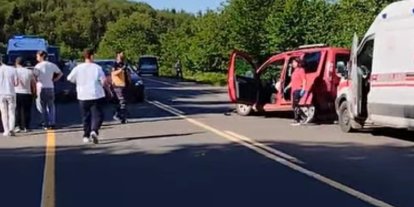 Kontrolden çıkan araç, park halindeki araca çarptı: 3 yaralı