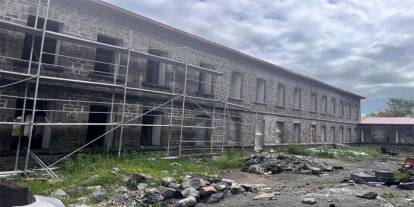 Susuz Hükümet Konağı Restorasyonunda Çalışmalar Sürüyor