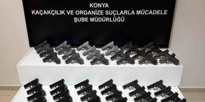 Durdurulan araçtan 65 ruhsatsız tabanca çıktı