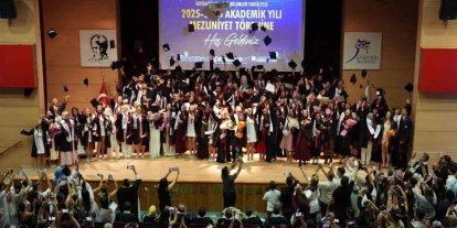 KBÜ İİBF mezunlarını geleceğe uğurladı