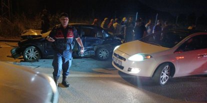 Kocaeli’de direğe çarpan otomobile arkadan gelen başka bir araç çarptı: 1 ölü