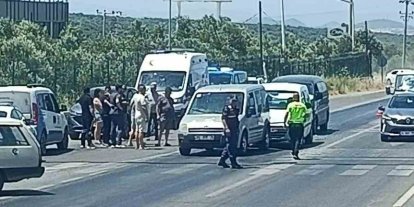 Ayvalık’ta Kozak kavşağında zincirleme kaza: 3 araç birbirine girdi