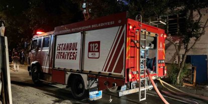 Gaziosmanpaşa’da gecekondu alev alev yandı