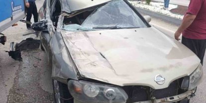 Park halindeki kamyonete çarptı, 2 çocuk yaralandı