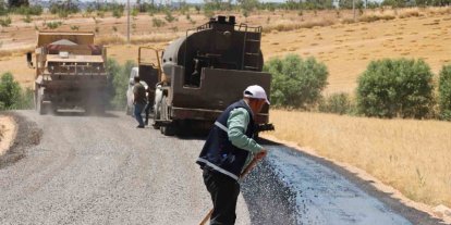 Haliliye kırsalında yollar sathi asfalt kaplamayla yenileniyor