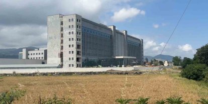 18 metre yükseklikten düştü, yaralı kurtuldu