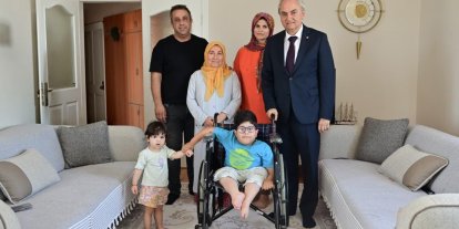 Doğuştan engelli Kerem’in karne mutluluğu tekerlekli sandalye ile taçlandı