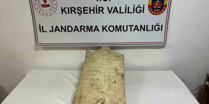 Kırşehir’de Roma dönemine ait mezar taşı ele geçirildi