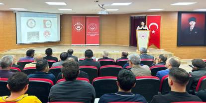 Kars'ta Muhtarlara "Sosyal Risk Haritası ve Aile Rehberi" Anlatıldı