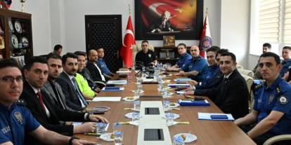 İl Emniyet Müdürü Tombul Başkanlığında Kars'ta Geniş Kapsamlı Güvenlik Zirvesi