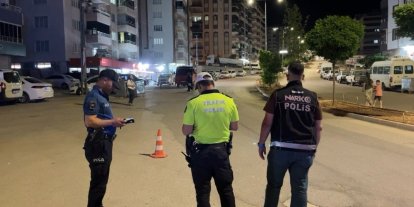 Asayiş uygulamasında 2 araç trafikten men edildi