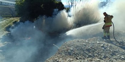Antakya’da  hurdalık ve çöplük yangını