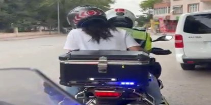 Sınava geç kalan öğrencilerin imdadına polis yetişti