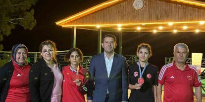Genç güreşçiler Feke’nin gururu oldu