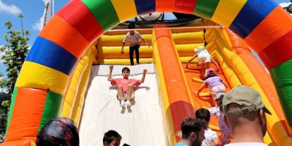 Çocuklar için karne hediyesi şenliği başladı