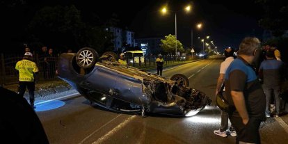Bolu’da D-100’de takla atan otomobilden burunları bile kanamadan çıktılar