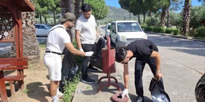 Edremit MYO öğrencilerinden çevre temizliği