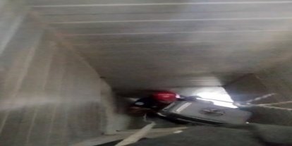 Havalandırma boşluğuna sıkışan kedi kurtarıldı