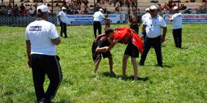 Aşırtmalı Aba Güreşi Türkiye Şampiyonası Şahinbey er meydanında başladı