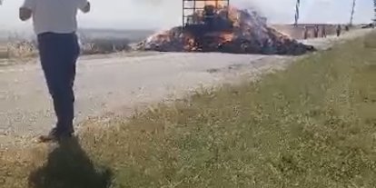Lüleburgaz’da saman balyası yüklü römorkta yangın
