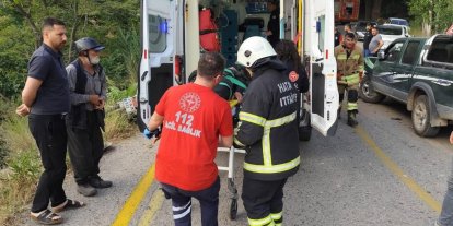 Belen’de pikapla çarpışan motosikletin sürücüsü şarampole yuvarlandı