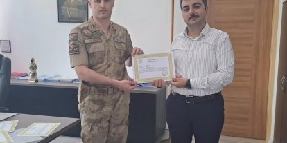 Dicle Kaymakamı Atış’tan jandarma personeline başarı belgesi