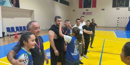 Burhaniye’de Babalar Günü’ne özel basketbol turnuvası