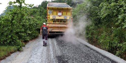 Ordu’nun kırsal mahallelerinde sıcak asfalt çalışmaları
