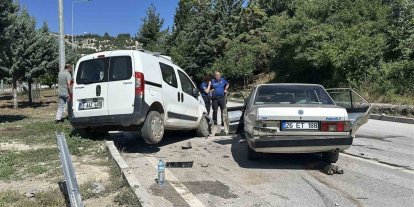 Burdur’da otomobil ile hafif ticari araç çarpıştı: 5 yaralı