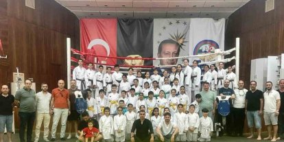 Körfez’de 45 karateci bir üst kuşağa terfi etti
