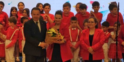 Öğrenciler sahnede devleşti, Maarif Öğrenci Korosu büyük ilgi gördü
