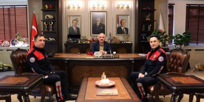 Başkan Esen, heimlich manevrasıyla hayat kurtaran polis memurlarını tebrik etti